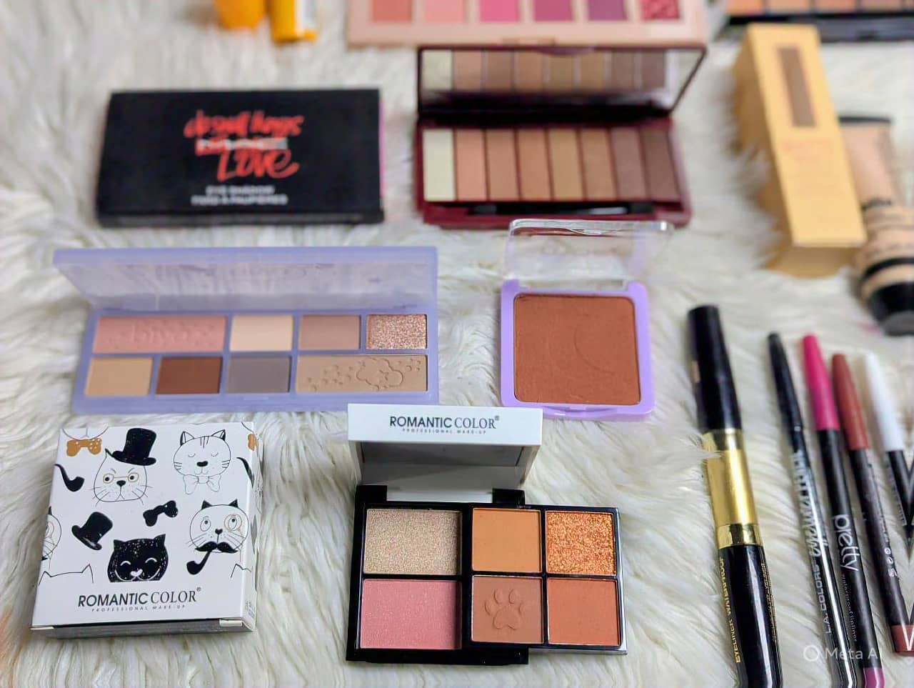 Sunday Deal 🔥: 22in1 Makeup Kit